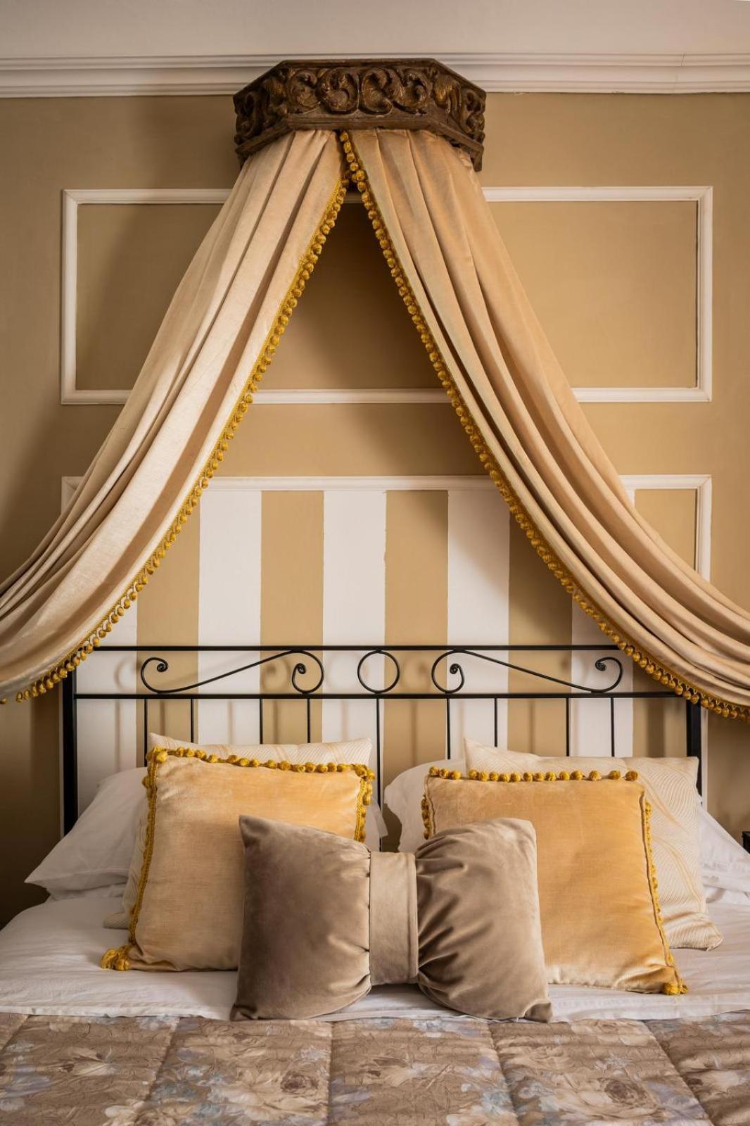 La Foresteria Di Palazzo Picedi Benettini サルツァーナ エクステリア 写真