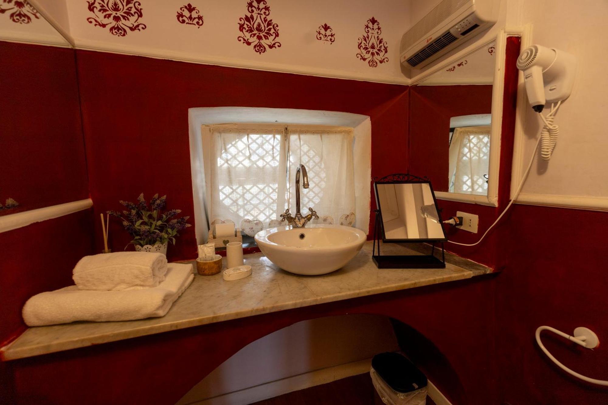 La Foresteria Di Palazzo Picedi Benettini サルツァーナ 部屋 写真